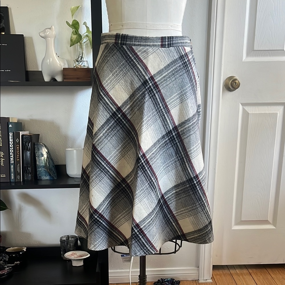 Vintage Handmade Wool Plaid Skirt with side zipper in lovely cond. - waist 28"